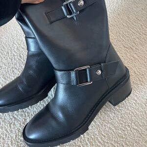 Stuart Weitzman Women’s Boots 7.5 Very chic